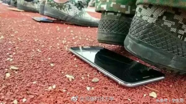 大学生军训都快结束了，没晒黑的同学肯定都不是学霸