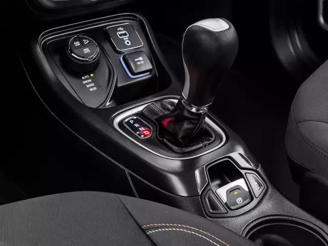 jeep指南者哪一年的值得入手,指南者顶配版值得购买吗