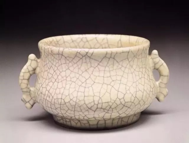 极具宋哥窑特征的哥窑贯耳瓶图片,澳门哥窑报价