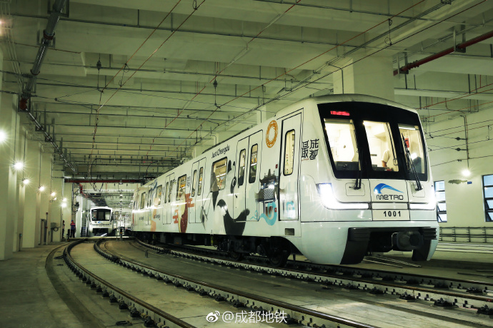 成都地铁烤匠广告,成都地铁2号线上的广告