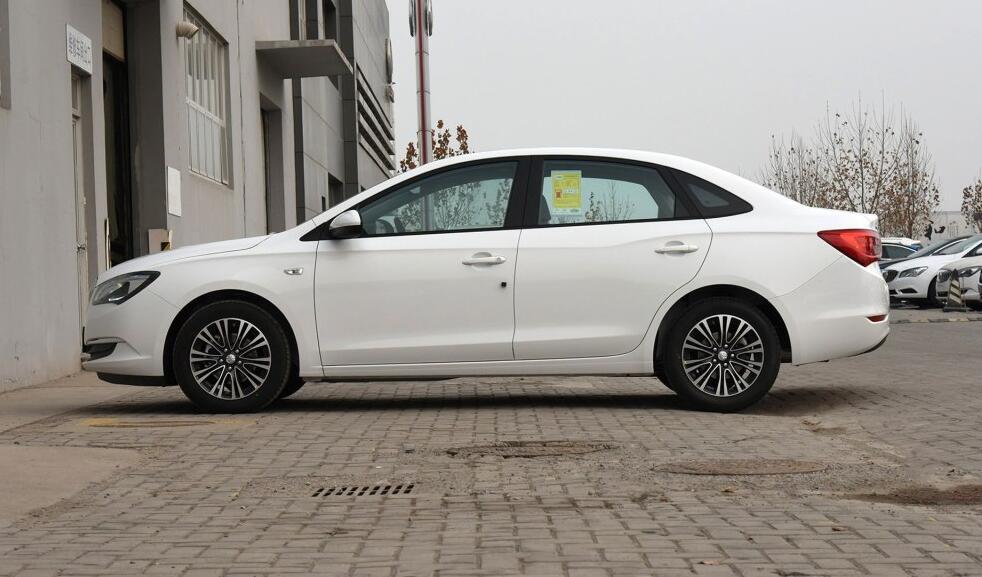 2017款英朗自动豪华型用车感受，底盘低不适合在农村开