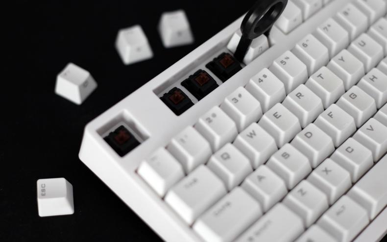 外设也要有“钛度”，召唤师白色茶轴机械键盘评测