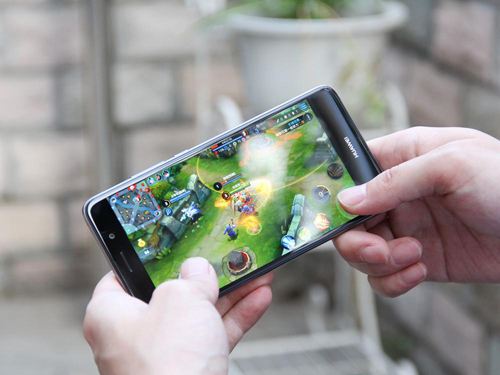 现在用华为畅享7plus,华为畅享7plus游戏测试