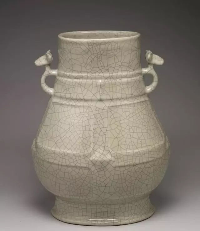 极具宋哥窑特征的哥窑贯耳瓶图片,澳门哥窑报价