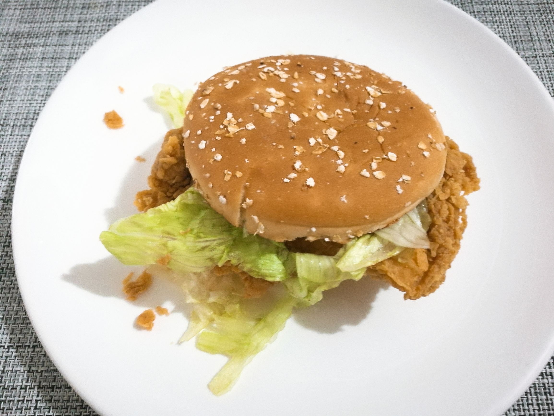 肯德基香辣鸡腿堡测评,肯德基原味鸡汉堡对比香辣鸡腿堡