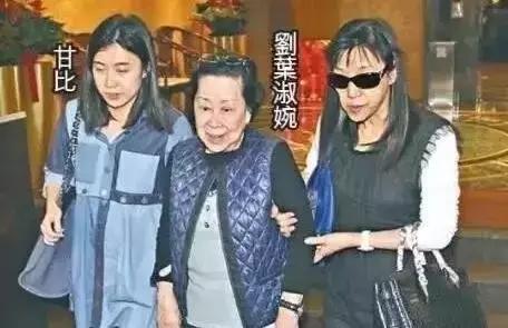 她比邓文迪更甄嬛，嫁大29岁重病富商，从狗仔逆袭为香港女首富