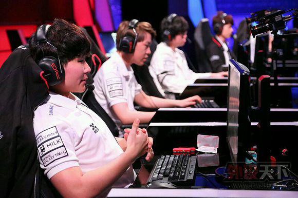 lol工作选手鼠标,lol工作选手操作键盘鼠标视频