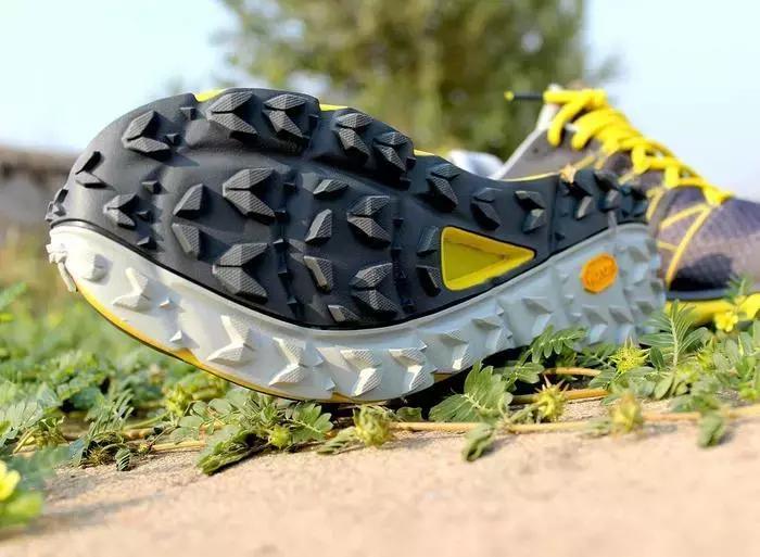 秋冬跑步鞋排行榜,北面跑步鞋是巅峰系列嘛