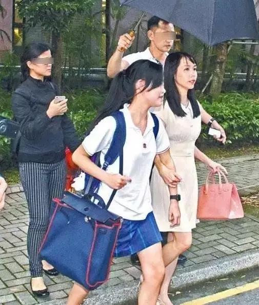 她比邓文迪更甄嬛，嫁大29岁重病富商，从狗仔逆袭为香港女首富