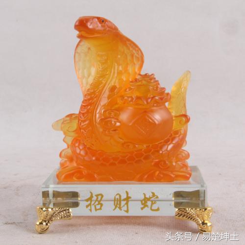 9月26日星期二天秤座，《*合六**》值日百事吉，生肖蛇—鸡—猪大吉利