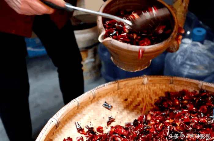 湖南的素炒辣椒的做法,秦巴奶奶炒辣椒