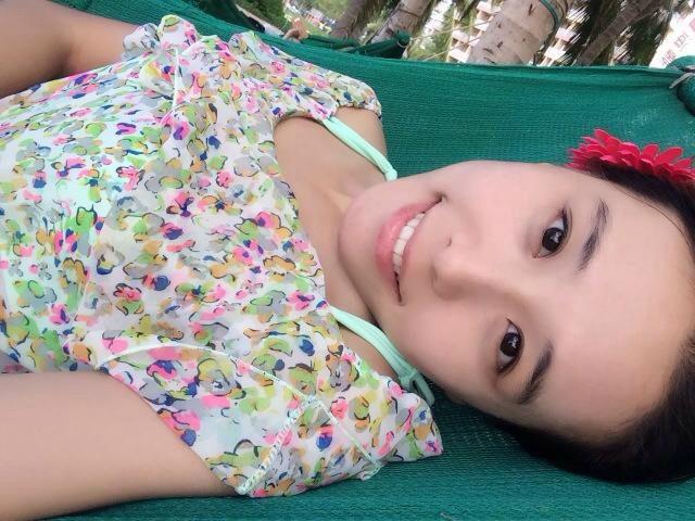 在三亚的沙滩上晒太阳,三亚海边晒太阳