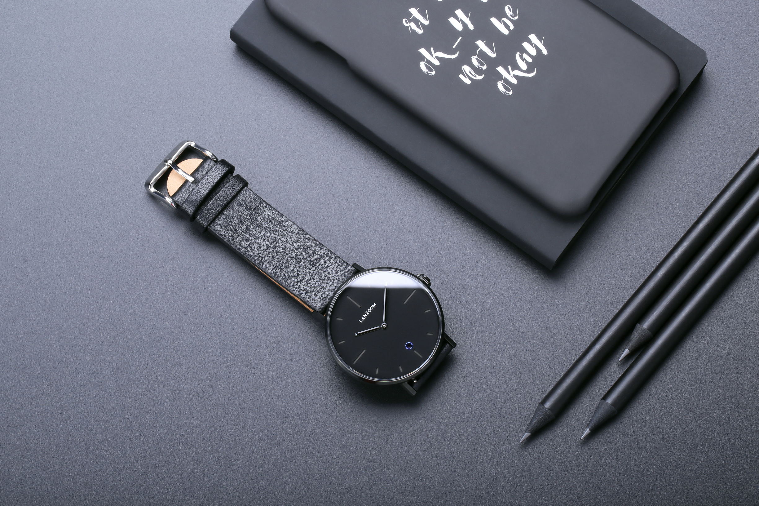 苹果手表更好还是太空人手表更好,苹果智能表值得买吗