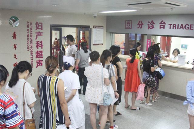 28岁孕妇顺产三个月后，莫名掉出“一块肉”，医生检查后怒斥无知