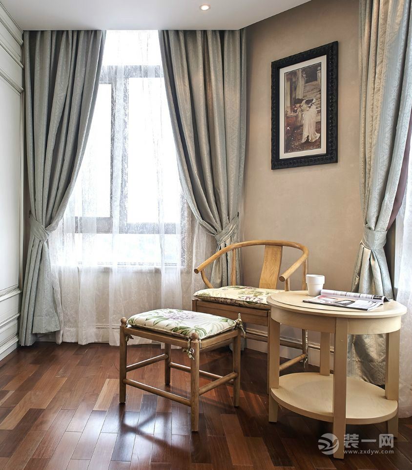 飘窗可以做弧形收纳柜,飘窗也可以合理利用