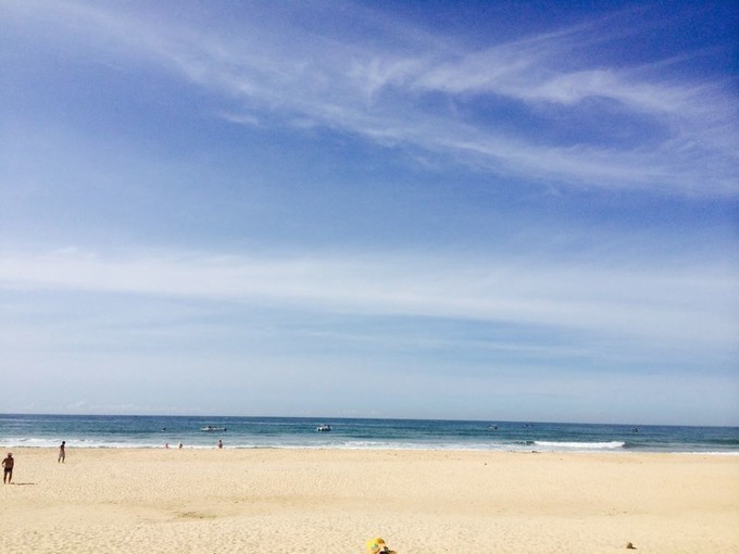 在三亚的沙滩上晒太阳,三亚海边晒太阳