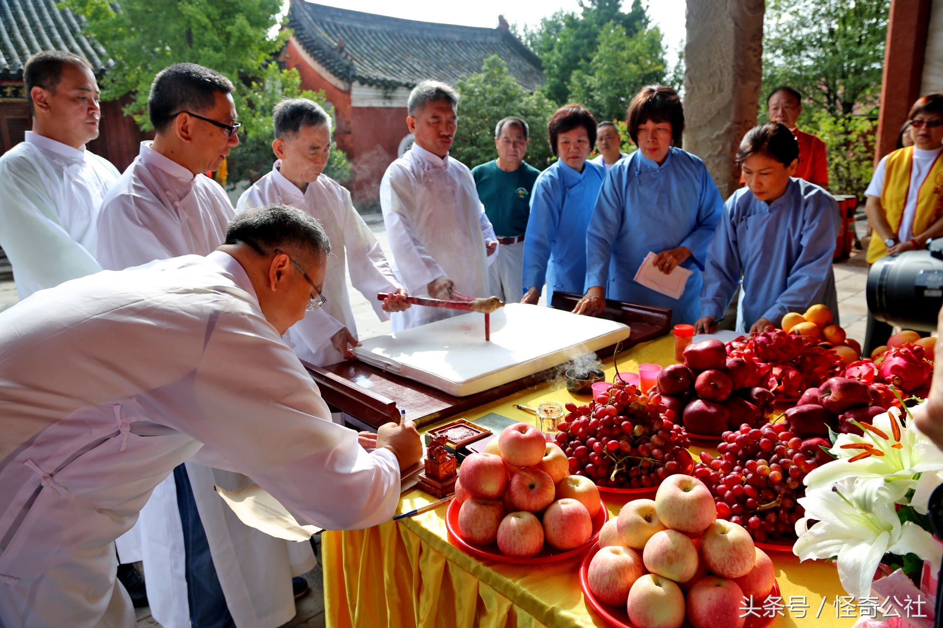 台湾高雄访湖北当阳关陵表演“扶鸾”这种古老的民间道术