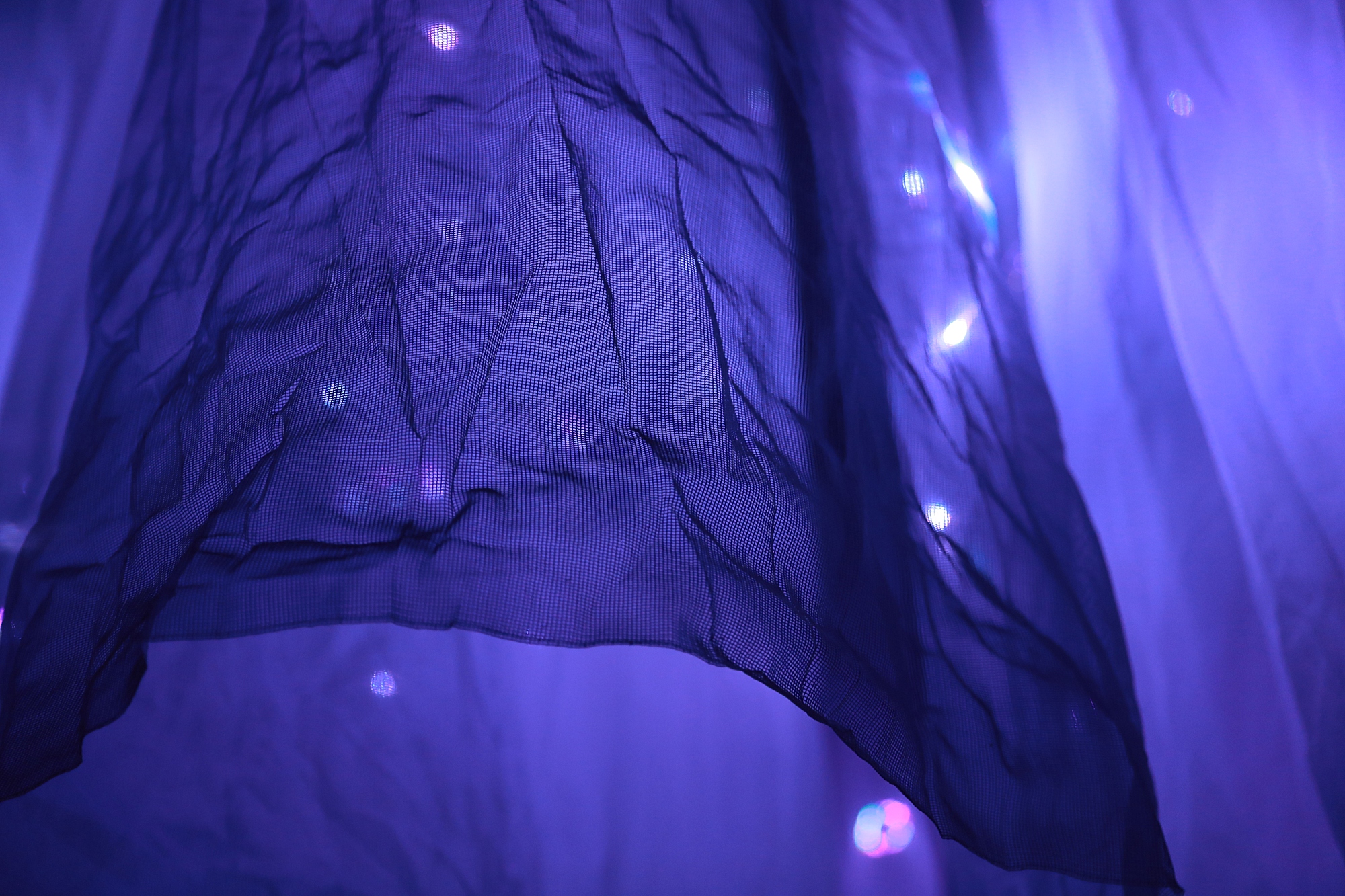 老程序员用几块破“蚊帐布”，创造最绚丽多彩的“云纱”艺术