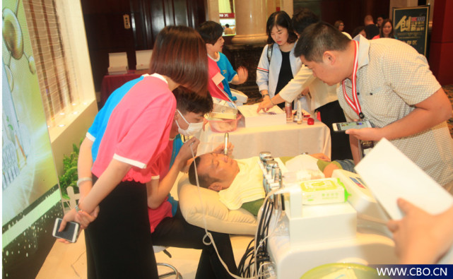 首提“轻专业线”概念，植美村为何要以美容仪器布局终端？