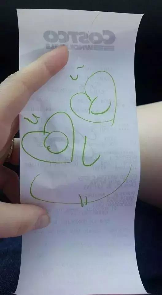 他是一名超市检票员，却依靠神奇画风，给大家带来快乐