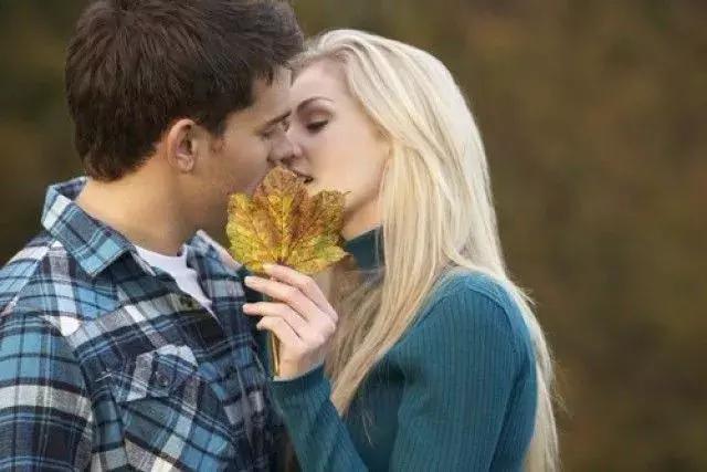 口腔溃疡和梅毒患者接吻会传染吗,跟有口臭的人接吻会传染吗