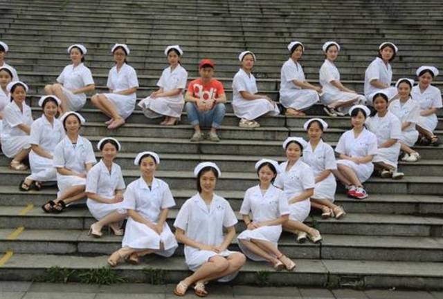 男护士好就业,男护士就业环境分析