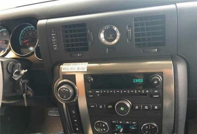 土豪花300万买加长悍马，二手被人50万买走跑婚庆，半年回本！