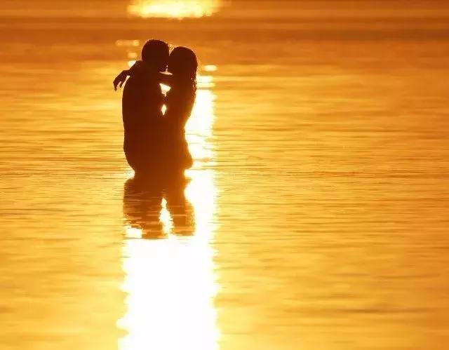 口腔溃疡和梅毒患者接吻会传染吗,跟有口臭的人接吻会传染吗