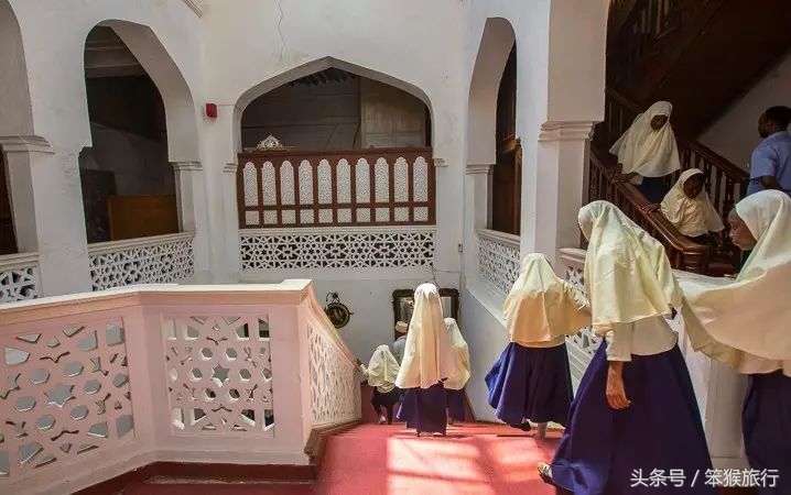 如何征战朋友圈？这个超洗眼睛的地方可落地签一周预算5K+