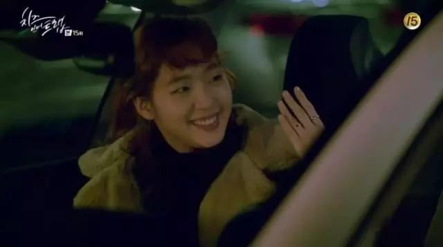 韩剧同款首饰,宋仲基片场被拍与宋慧乔同款卫衣