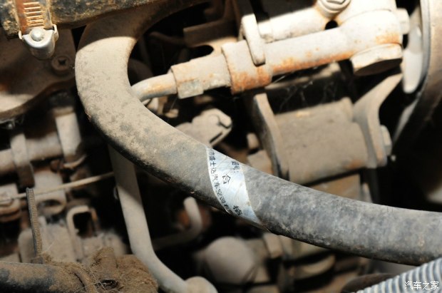 北汽军用勇士视频,国产伞兵突击车越野视频