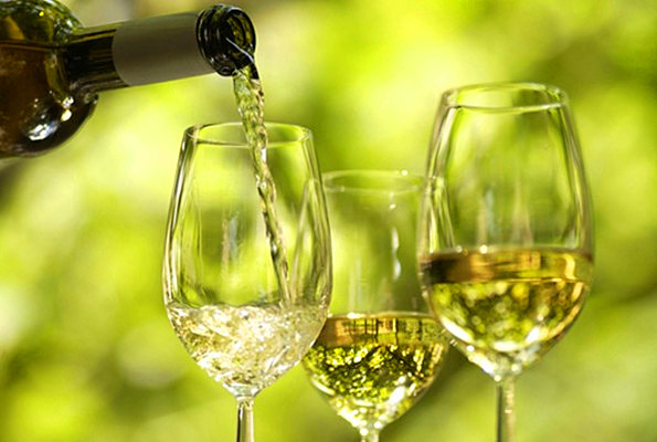 白葡萄酒是白色的吗能喝吗,白葡萄酒是白色吗