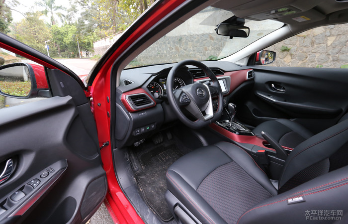 外观和实用方面也各有特色,蓝鸟外观漂亮