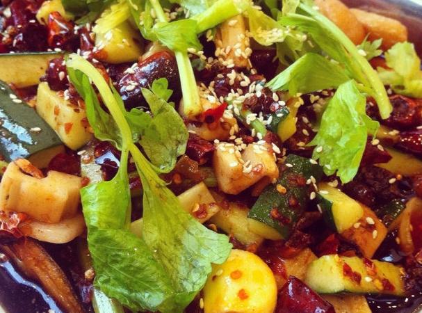 火爆排队的烤鱼,火爆排队的烤鱼小店