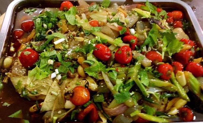 火爆排队的烤鱼,火爆排队的烤鱼小店