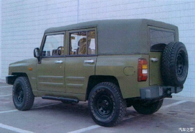 北汽军用勇士视频,国产伞兵突击车越野视频