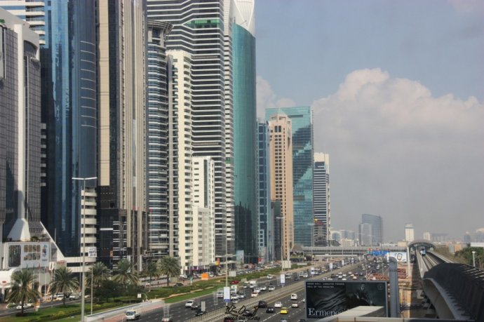 乘着地铁去迪士尼,乘着地铁去兜风