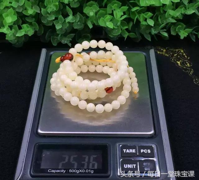 最好的蜜蜡是怎样的,300块钱可以买到什么品质的蜜蜡