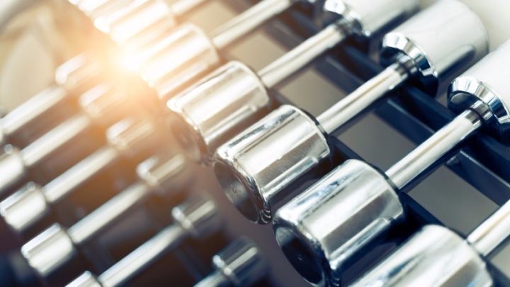 1对哑铃6个动作,哑铃在家锻炼方法视频