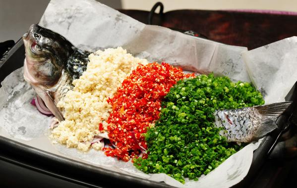 火爆排队的烤鱼,火爆排队的烤鱼小店