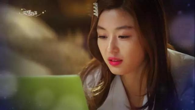 韩剧同款首饰,宋仲基片场被拍与宋慧乔同款卫衣