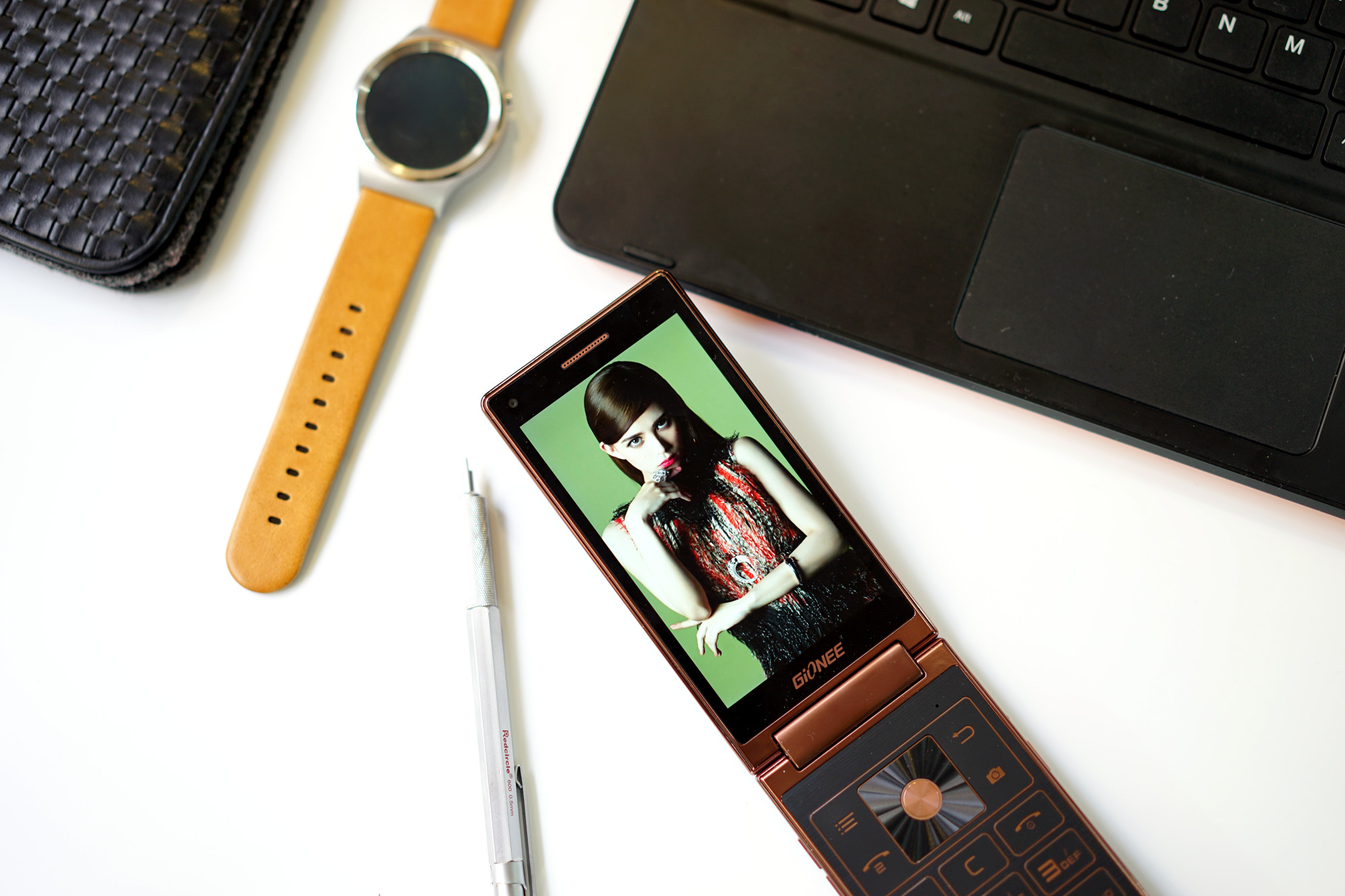 打破陈规翻转新时代：金立天鉴W909旗舰首评