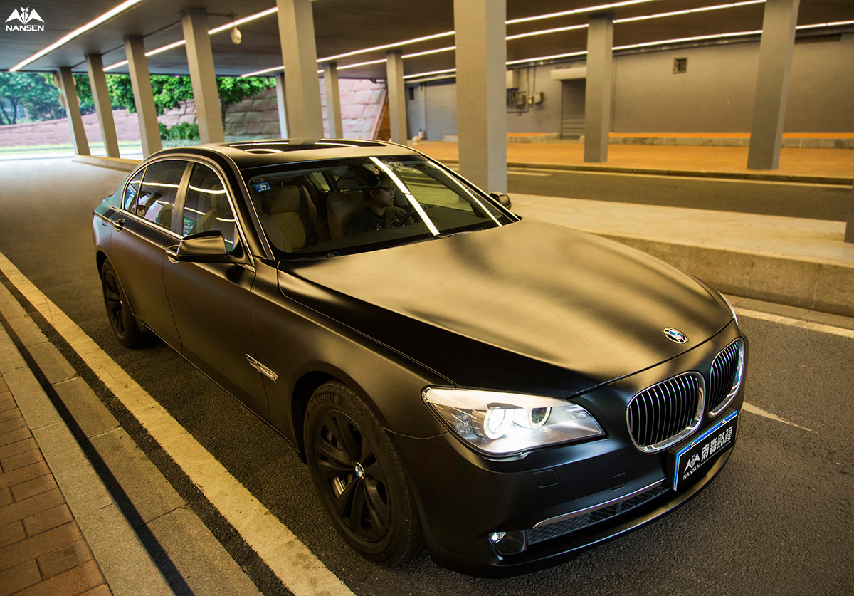 贴膜改色和喷漆改色哪个好,汽车轮毂改色喷漆好还是贴膜