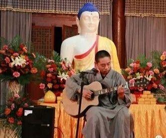唱歌、弹吉他！少林寺举办“忘月诗会”,释永信鼓励僧众能文能武