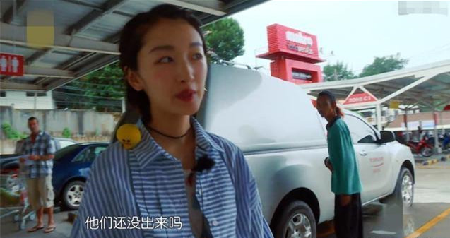 赵薇对比周冬雨,赵薇谈年龄不去操心