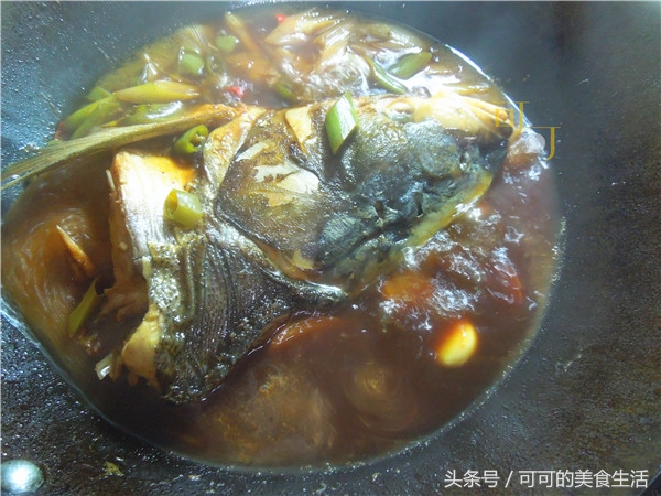 天冷吃个香辣干锅鱼头，包你吃得额头冒汗，满屋飘香真带劲！