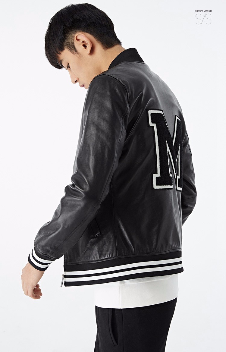 街拍国外夏天最尴尬搭配,2021明星街拍穿搭冬季