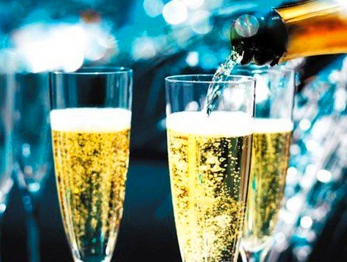 白葡萄酒是白色的吗能喝吗,白葡萄酒是白色吗