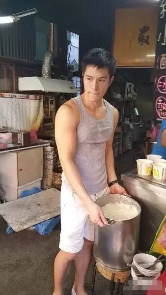 在这个看脸的社会民间男神们火了！