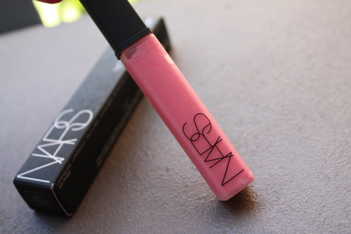 唇蜜唇膏唇釉哪个好用,唇膏唇釉唇彩谁更持久不脱妆